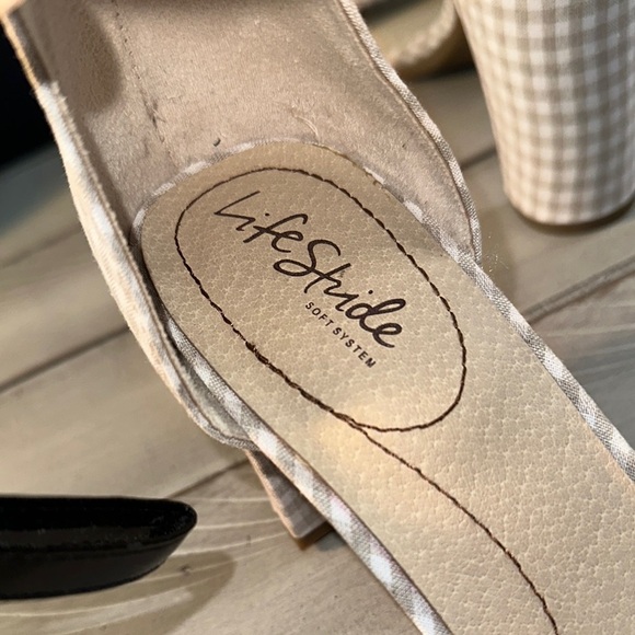 Life Stride Cream Heels with Block‎ Heel and Buckle Closure - Picture 5 of 6